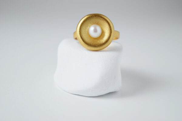 sterling-silver-round-freshwater-pearl-gold-plated-ring