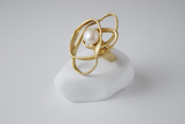 sterling-silver-stylized-rose-freshwater-pearl-gold-plated-ring